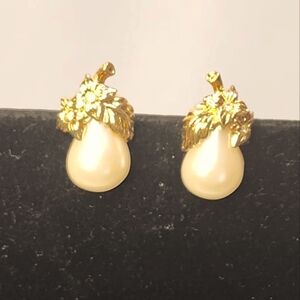 Avon Vintage Faux Pearl Pear Pierced Earrings